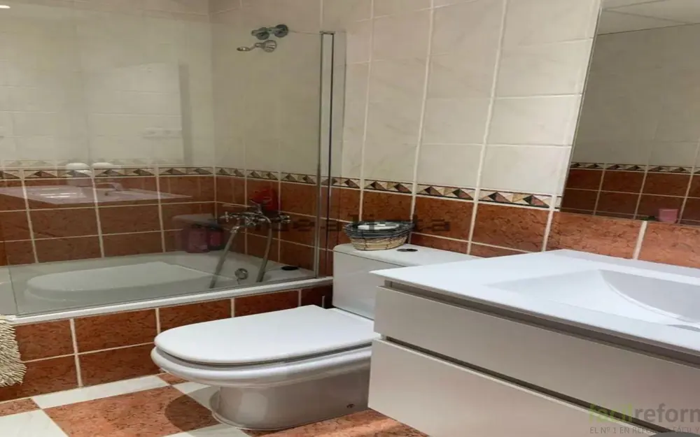 Baño completo en Miami Platja: antes
